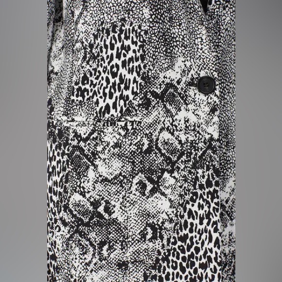 AFRM Animal Print Curtis Blazer in black&while print- XS - Picture 4 of 7